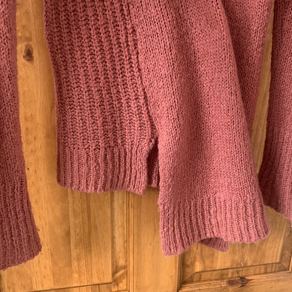 Dusty pink super cozy sweater from Icone (Simons) size XS but can fit larger - Picture 6 of 6